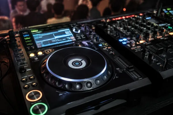 Cdj 2000