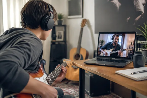 Online Guitar Schools