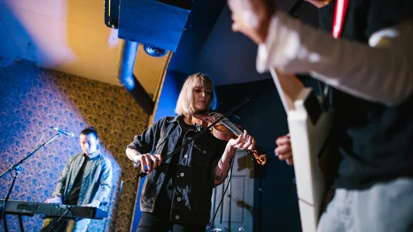 Electric Violin Explained: Features, Types and Tips