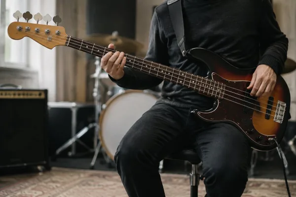 Left Handed Bass Explained: Features, Types and Tips