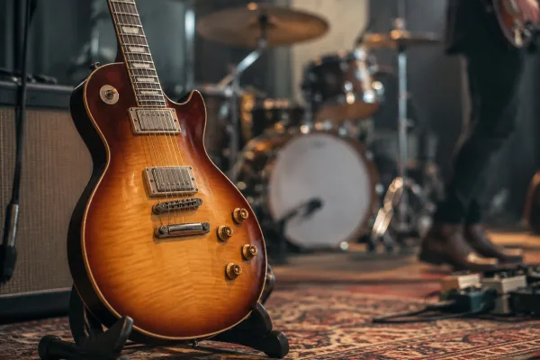 Les Paul Guitar Explained: Features, Types and Tips