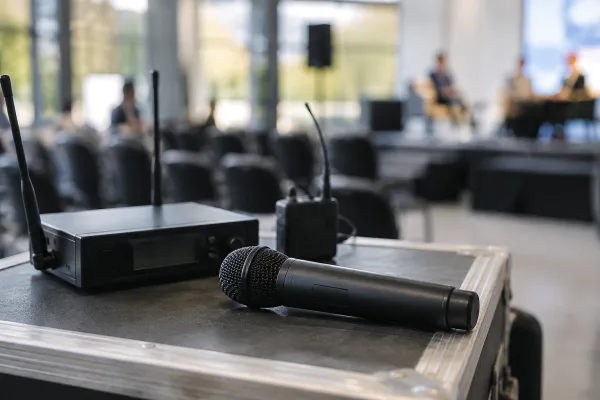 Wireless Microphone: A Complete Buyer's Guide
