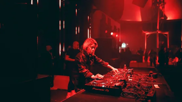 Dj Speakers Explained: Features, Types and Tips