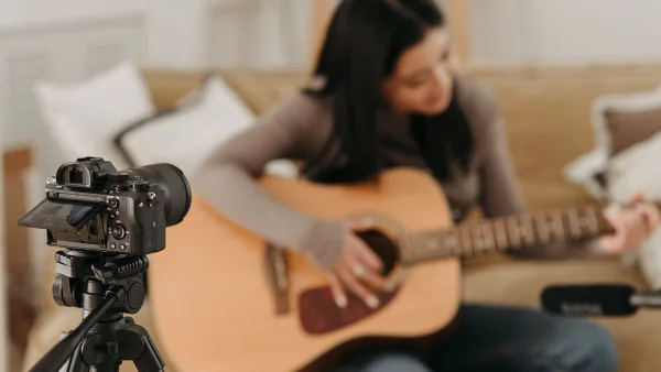 Guitar Stand: A Complete Buyer's Guide