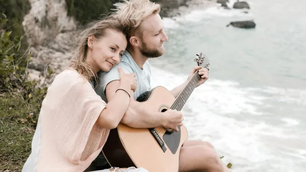 The Complete Guide to Luna Guitar