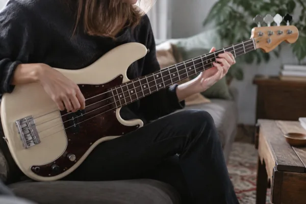 Bass Guitar Short Scale for Beginners: A Complete Guide