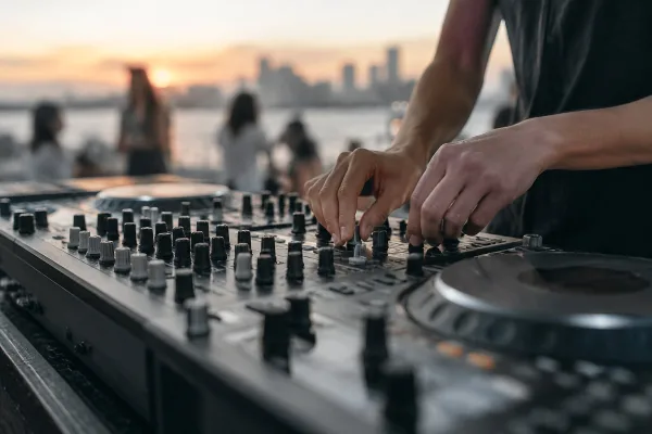 Dj Mixer Explained: Features, Types and Tips