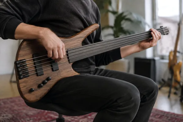 Headless Bass Explained: Features, Types and Tips