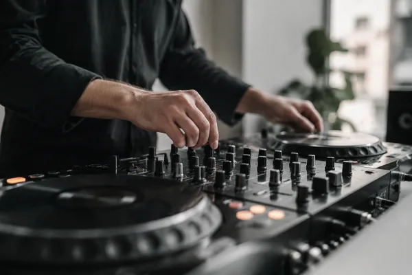 Everything You Need to Know About Reloop Dj Controller