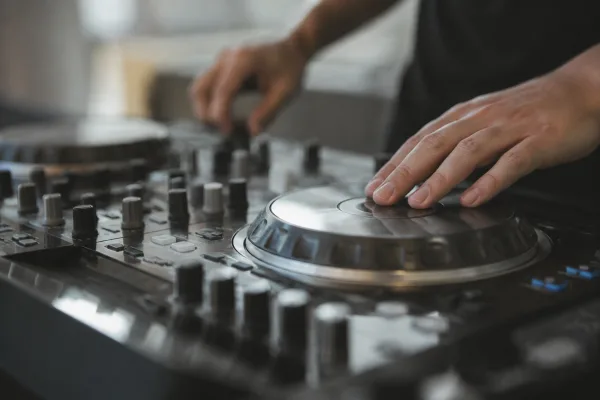 Everything You Need to Know About Scratch Dj Controller