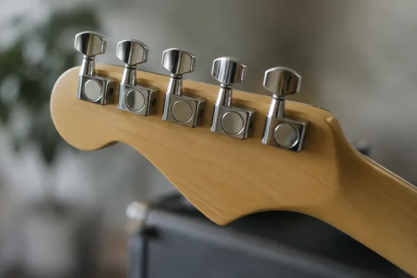The Complete Guide to Fender Locking Tuners