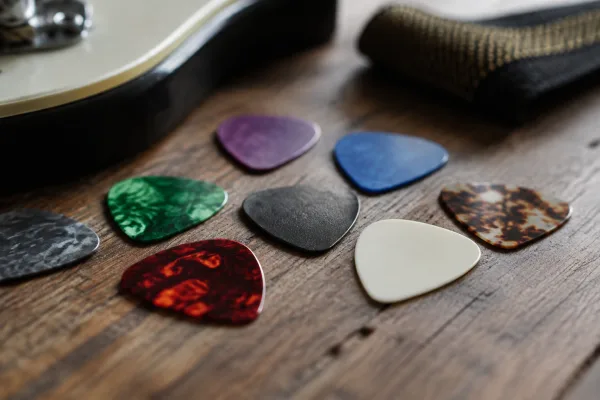 The Complete Guide to Pick Fender