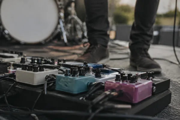 The Complete Guide to Synth Guitar Pedals