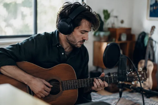 The Complete Guide to Guitar With Headphones