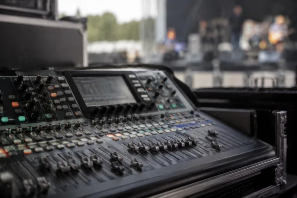 The Complete Guide to Digital Mixer Desk