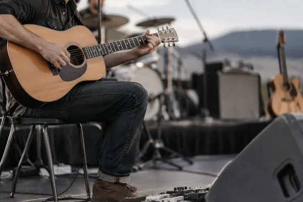 The Complete Guide to Acoustic Guitar With Amplifier