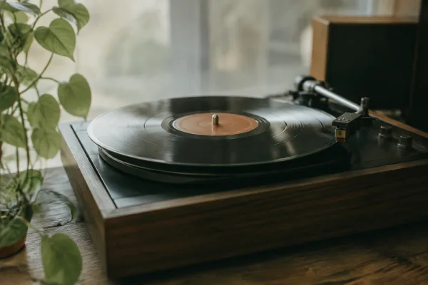 The Complete Guide to Turntables Vintage