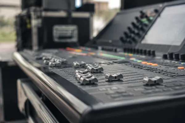 The Complete Guide to Digital Mixer Console