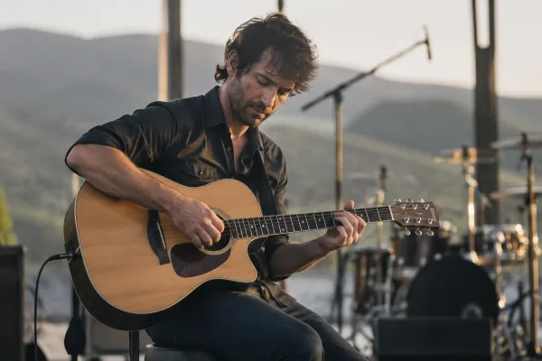 The Complete Guide to Yamaha Acoustic Electric Guitars