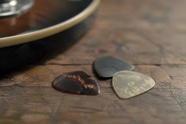 The Complete Guide to Picks For Electric Guitar