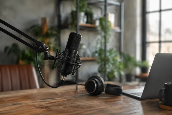 The Complete Guide to Podcasting Mics