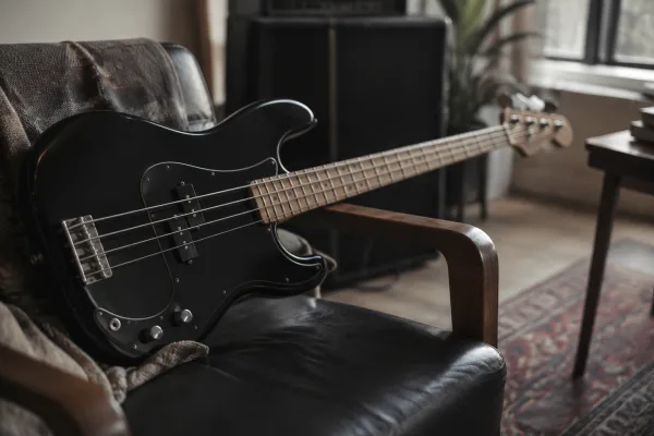 The Complete Guide to Electric Bass Black