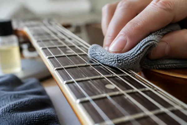 The Complete Guide to Clean Frets On Guitar