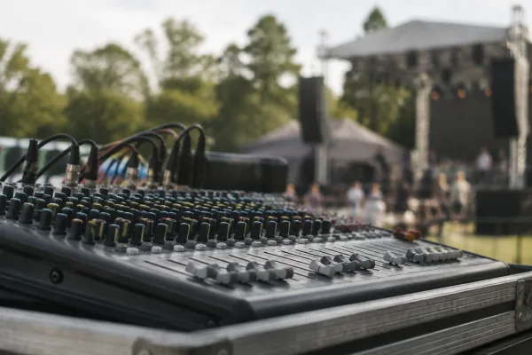 The Complete Guide to Audio Mixer Battery Powered
