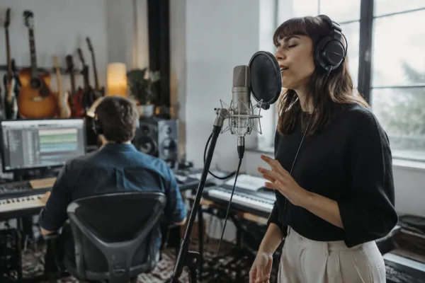 Record Labels for Beginners: A Complete Guide