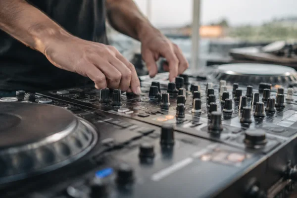 DJ System Controller: A Complete Buyer's Guide
