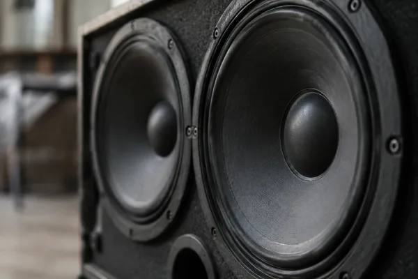 Cabinet Speakers: A Complete Buyer's Guide