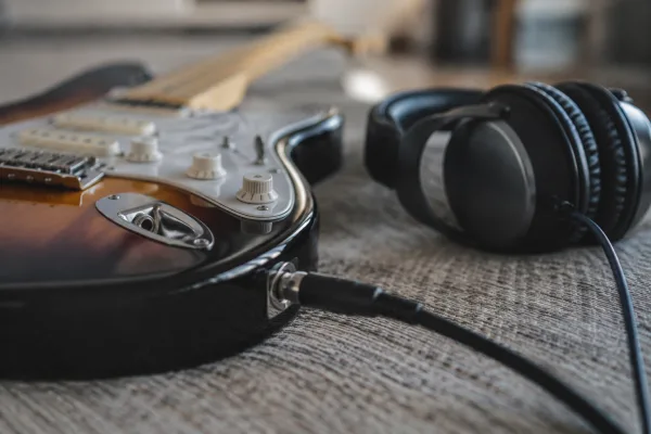 Electric Guitar To Headphones for Beginners: A Complete Guide