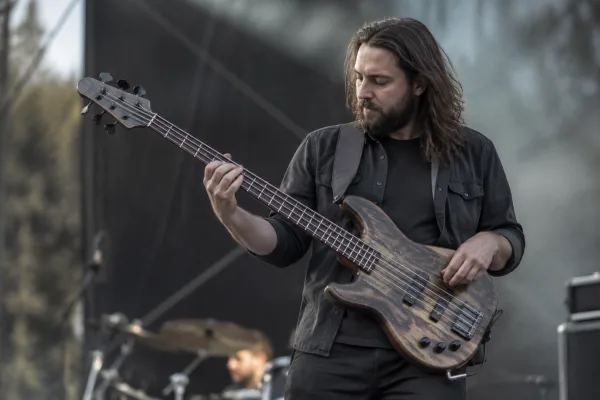 Left Handed Electric Bass: A Complete Buyer's Guide