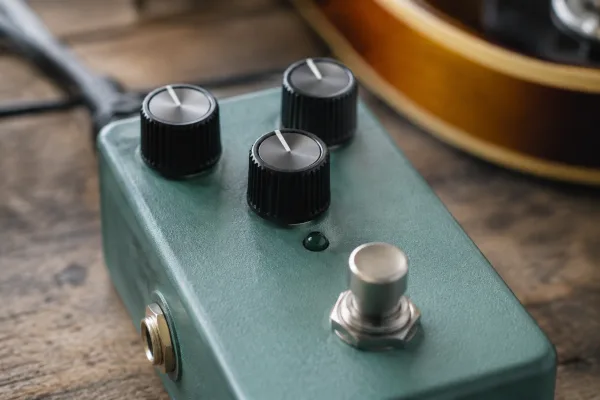 Tremolo Guitar Effect: A Complete Buyer's Guide