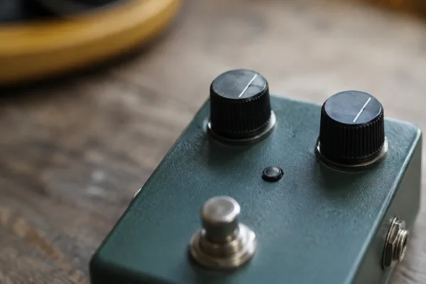 Tremolo Guitar Effect for Beginners: A Complete Guide