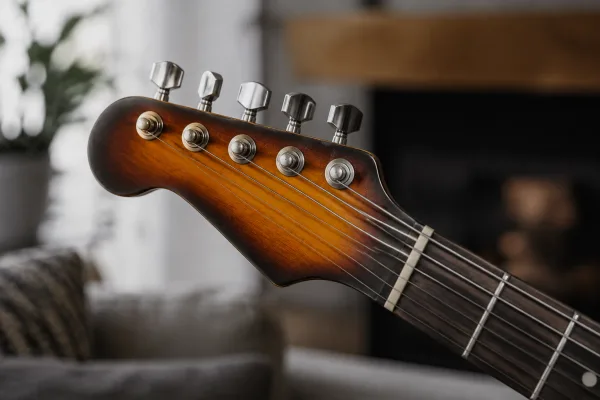 Left Handed Gibson Guitars: A Complete Buyer's Guide
