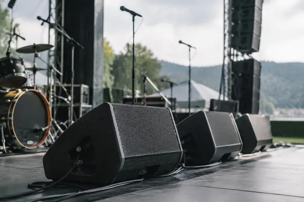 Speaker Stage: A Complete Buyer's Guide