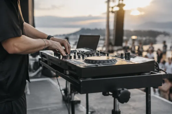 Dj Controller Stand: A Complete Buyer's Guide
