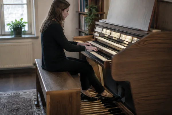 Electric Organs for Beginners: A Complete Guide