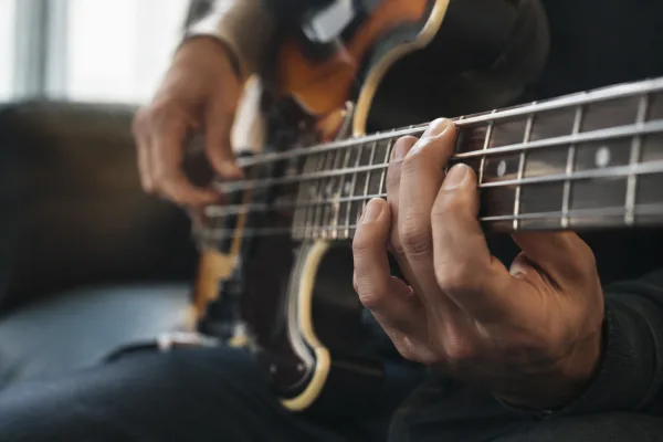 Flatwound Bass Guitar Strings: A Complete Buyer's Guide
