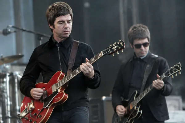 Oasis Guitars for Beginners: A Complete Guide