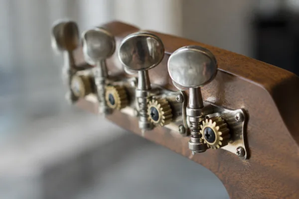 Locking Tuning Machine Heads for Beginners: A Complete Guide