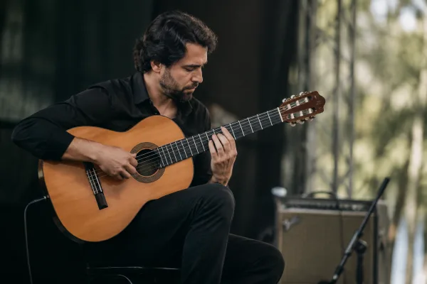 Classical Electric Guitar: A Complete Buyer's Guide