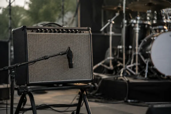 Guitar Amplifier Stands: A Complete Buyer's Guide