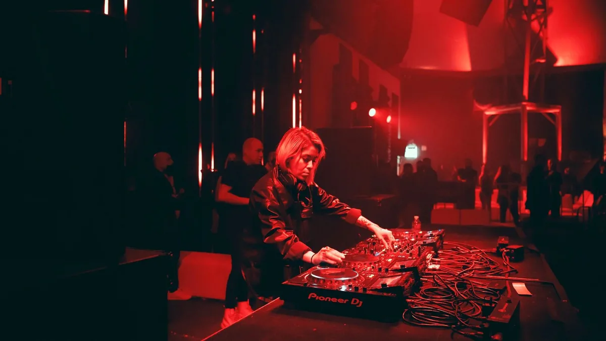 Dj Speakers Explained: Features, Types and Tips