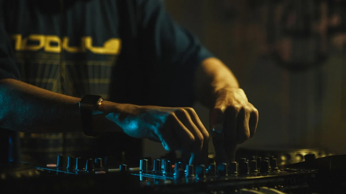 Multi Effects Pedal Explained: Features, Types and Tips